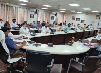 सुधर जाएं अन्यथा होगी कार्यवाही : डीएम