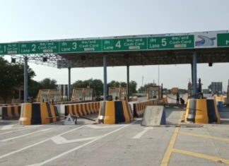 हाईवे पर टोल टैक्स सेे झांसी से दतिया का सफर हुआ महंगा
