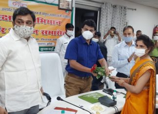 झांसी में स्वयं सहायता समूह की महिलाओं को कोटा राशन की दुकानें आवंटित