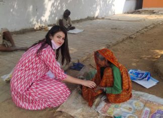 गरीबों में बिखेरीं जन्म दिवस की खुशियां