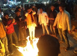 अभाविप ने तांडव के विरुद्ध अमेजन प्राइम का पुतला फूंका