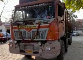 स्कार्पियो के नम्बर पर दौड़ रहा था ट्रक, झांसी में पकड़ा
