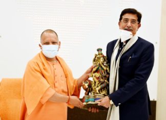 बुंदेलखंड के विकास कार्यों पर मुख्यमंत्री से सांसद ने की चर्चा