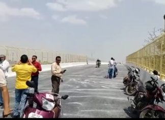 सीपरी ओवरब्रिज को जनता ने खोला, 5 घंटे बाद पुलिस ने किया बंद