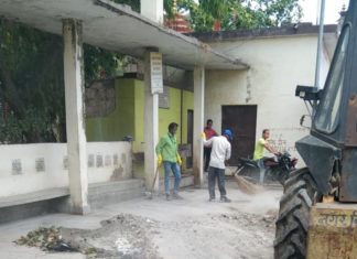 श्मशान घाट की सफाई कर की सेवा