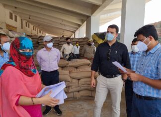 किसानों से लिए अधिक रुपए पीसीयू केंद्र प्रभारी से वसूली के निर्देश