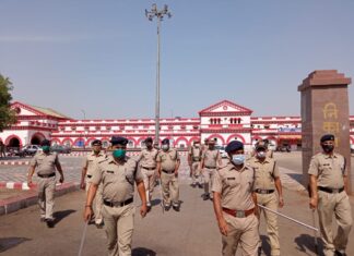 किसान व विपक्षी नेता विरोध करने न स्टेशन पहुंचे न सड़कों पर उतरे