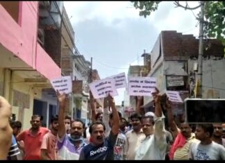 गोली से मौत पर मऊरानीपुर में विधायक के खिलाफ जनाक्रोश भड़का