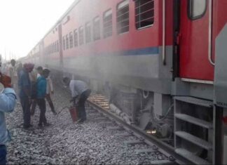 ट्रेन के एसी कोच में आग से यात्रियों में अफरातफरी