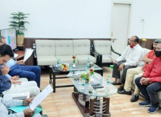 यूनियनों के नेता मिले, समस्याओं पर की चर्चा