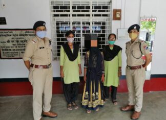 मोबाइल प्रेमी के जाल में फंसी किशोरी ने घर छोड़ा