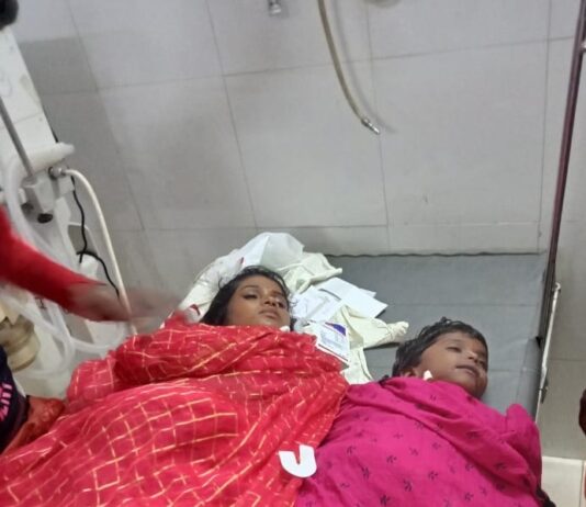 कार की टक्कर से बाइक सवार एक ही परिवार के चार लोगों की मौत