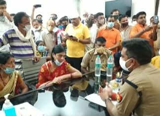 सर्राफ आत्महत्या प्रकरण में कोतवाली के द्वार पर लगाया जैम
