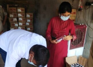 जिले में शराब की दुकानों के औचक निरीक्षण से अफरातफरी