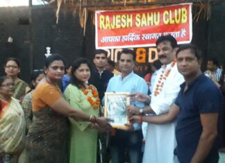 संघर्ष सेवा समिति के अध्यक्ष ने किया शिक्षकों को सम्मानित