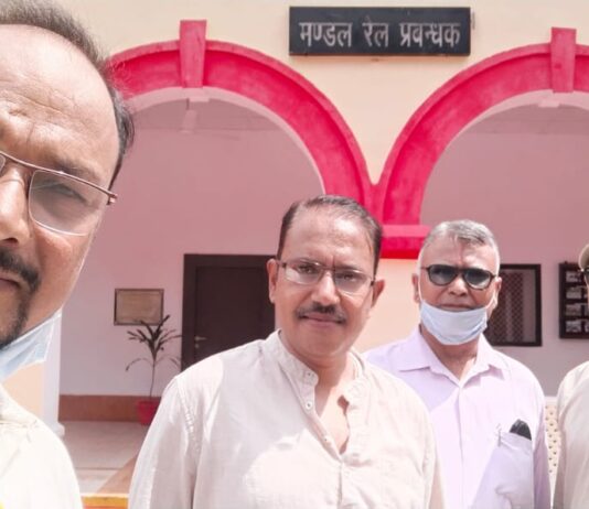 स्टेशन मास्टर्स ने लम्बित मांगों को लेकर दिया ज्ञापन