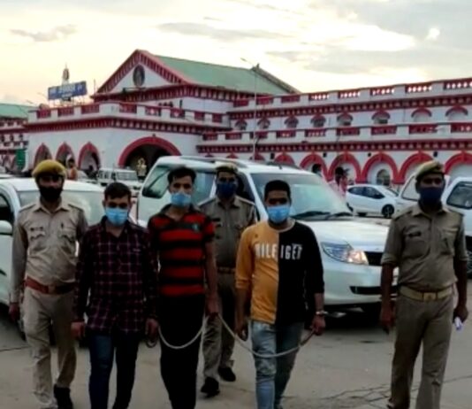 झांसी में पकड़े जाने के डर से भागे, लुधियाना में पकड़े गए