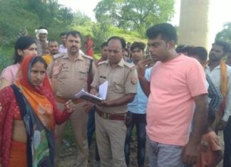 पुत्री को पुल पर छोड़ महिला ने बेतवा में छलांग लगाई