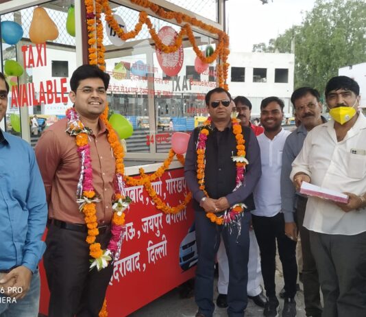 झाँसी स्टेशन पर एप बेस्ड टैक्सी सर्विस का उद्घाटन