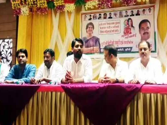 प्रियंका के कार्यक्रम को जगह नहीं देने पर भड़के कांग्रेसी