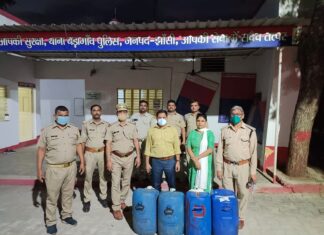 डेरा टांकोरी में दबिश, दो सौ लिटर कच्ची शराब बरामद