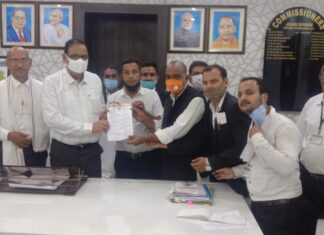 स्टाम्प वैन्डर्स वसूल रहे टिकट व स्टाम्पों पर मनमाने दाम