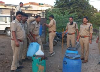 डेरा तैंदोल में छापा, 450 लिटर कच्ची शराब बरामद