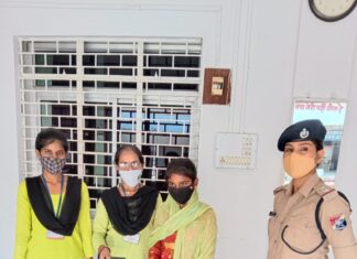 घर से भागी लड़की प्लेटफार्म पर पकड़ी गई