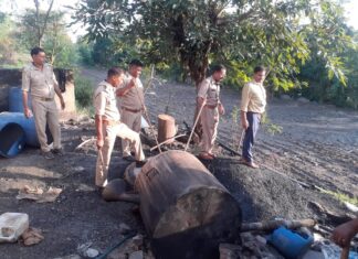 आबकारी व पुलिस की दो अड्डों पर संयुक्त कार्यवाही