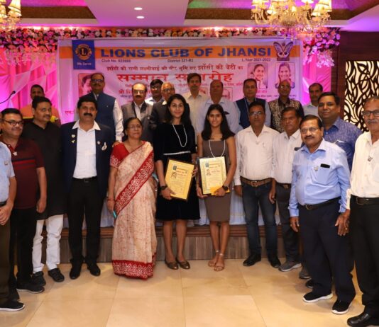 लायन्स क्लब आफ झांसी द्वारा एथलीट शैली व अंजुबाबी सम्मानित