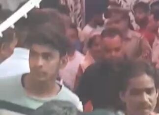 दुर्गा प्रतिमा में आग लगाने पर हंगामा
