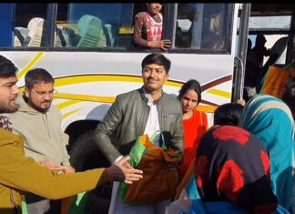 कम्बल वितरण कर भीषण सर्दी में राहत पहुंचाई