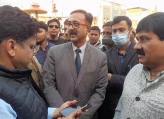 बेघर हुए आमरण अनशनकारियों को न्याय का वायदा