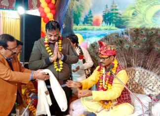 श्रीमद् भागवत कथा ज्ञान यज्ञ में डॉ. संदीप सरावगी को दिया आशीर्वाद