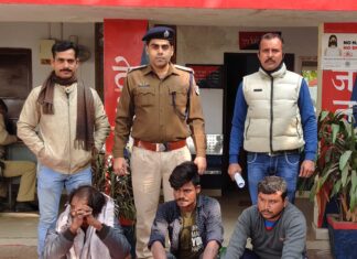 चोरी की रेल सम्पत्ति व आटो सहित दो हत्थे चढ़े, एक खरीददार भी पकड़ा