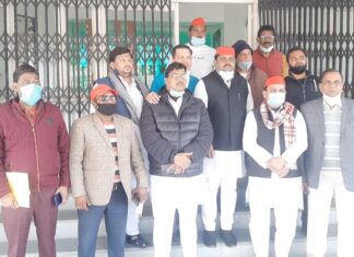 सपा राष्ट्रीय अध्यक्ष की फोटो लगा कर भ्रम फैलाया जा रहा