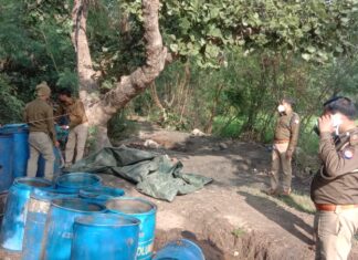 दातार नगर परवई डेरा से 1850 लीटर कच्ची शराब बरामद