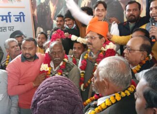 खटीक समाज ने रवि को पहनाई पगड़ी, जमानत राशि देकर कहा ’’विजयी भवः’’