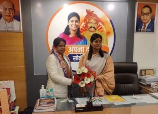 टिकट के लिए ये मजबूरी, साइकिल छोड़ी, कमल छूटा तो कप प्लेट थामी