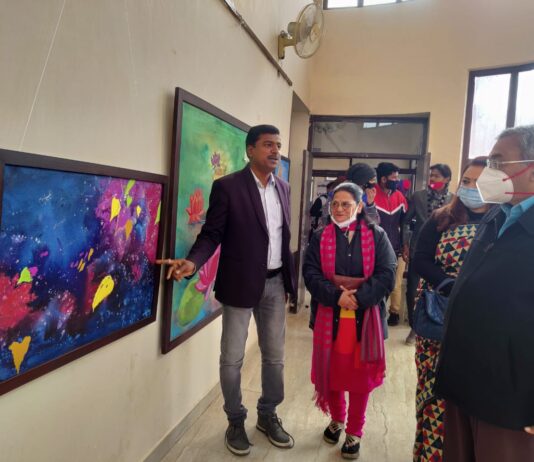 गुरूओं की स्मृति में “अर्पण” कला प्रदर्शनी
