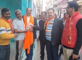 भाजपा प्रत्याशी रवि शर्मा के लिए घर-घर जाकर मांगे वोट
