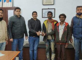 ग्वालियर में IRCTC के एजेंट द्वारा यात्रियों से तय से अधिक किराया वसूली का पर्दाफाश