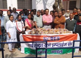 एनसीआरईएस के स्थापना दिवस पर मरीजों को फल वितरित