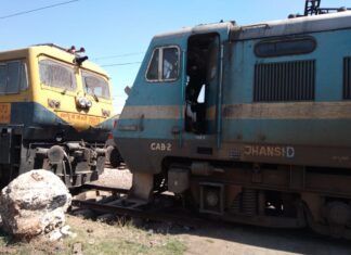 Jhansi यार्ड में डीजल इंजन की कपलिंग जोड़ते पॉइंट्स मैन की मौत