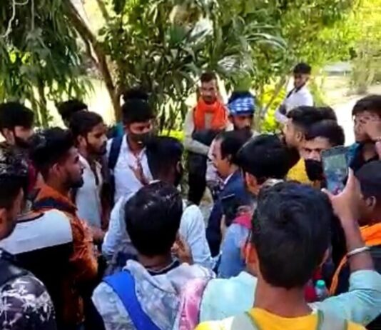 मर्चेंट नेवी परीक्षा के नाम पर धोखाधड़ी, छात्रों का हंगामा, तोड़फोड़