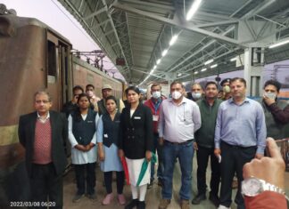 बुंदेलखंड एक्सप्रेस की कमान महिला कर्मियों ने संभाली