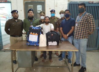 प्लेटफार्म पर शराब तस्कर हत्थे चढ़ा