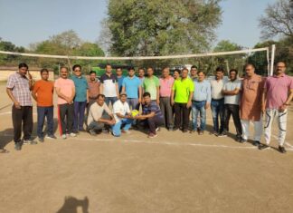 रेल कर्मियों की फिटनेस को योग शिविर व बॉलीबॉल टूर्नामेंट