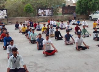 बुविवि में स्वयंसेवकों ने किया योग और श्रमदान