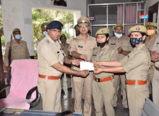 एसएसपी द्वारा ईमानदार महिला आरक्षीगण सम्मानित